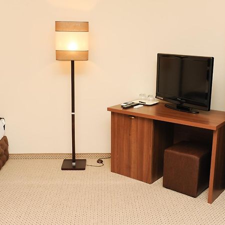 Vine Rooms Орадя Екстер'єр фото